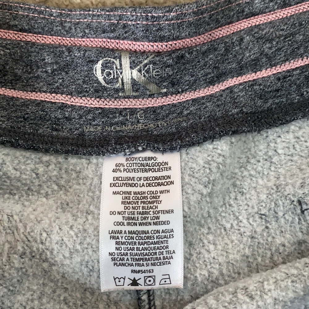 CALVIN KLEIN sweatshorts - Picture 3 of 3